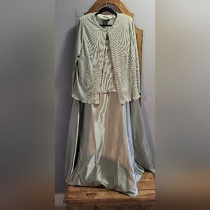 24w Cachet formal dress 2 piece with matching purse